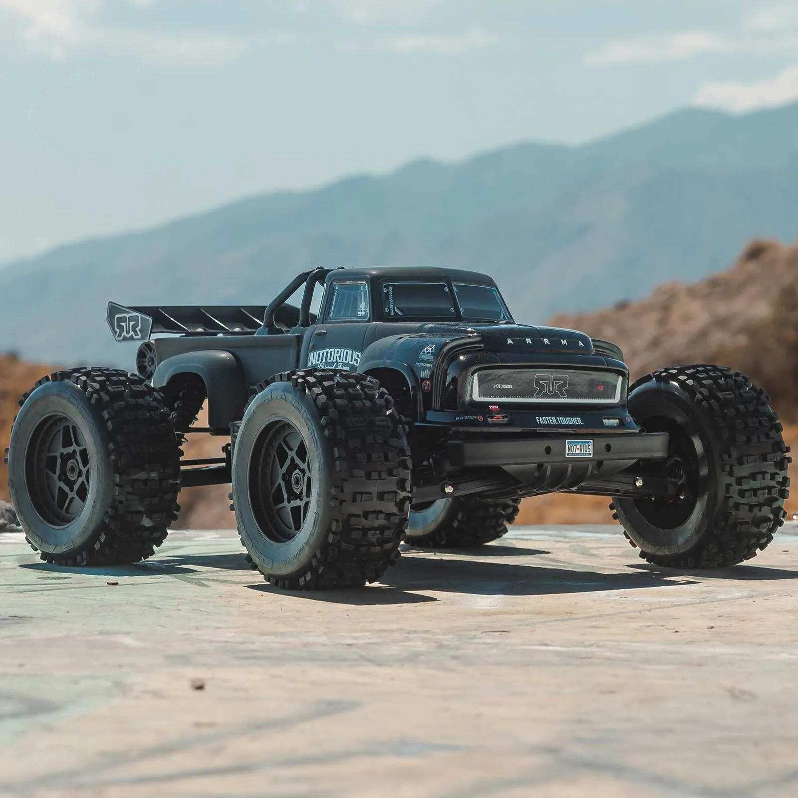 1/8 NOTORIOUS 6S V6 4X4 BLX Brushless Stunt Truck RTR, Black