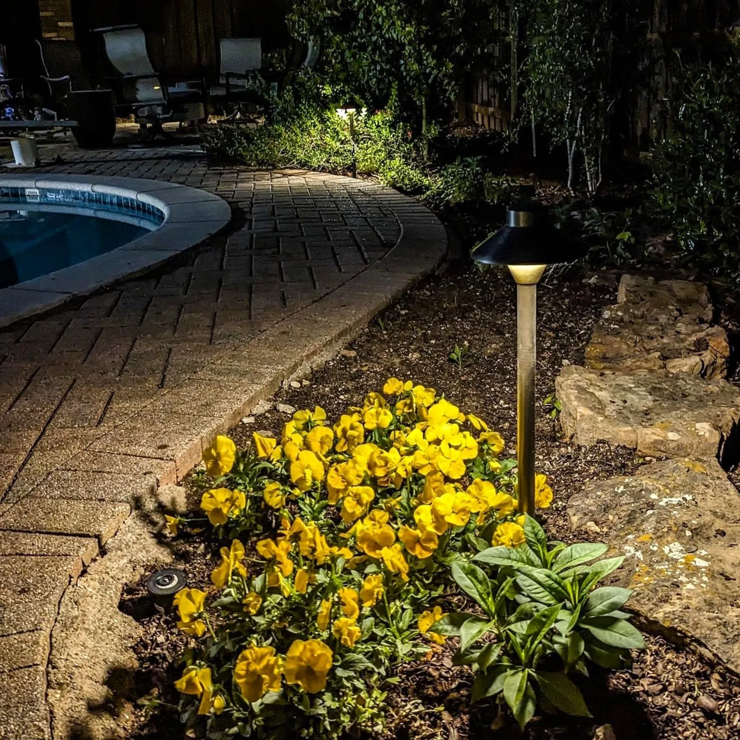 Cascade Natural Copper Pathway Light