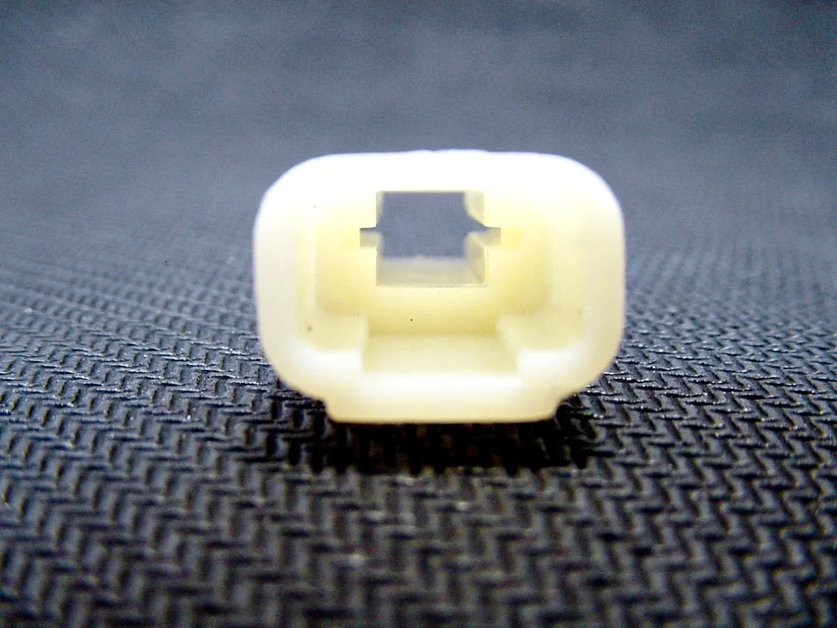 GM 1 Way Nylon Wiring Harness Terminal Connector Housing Male Natural