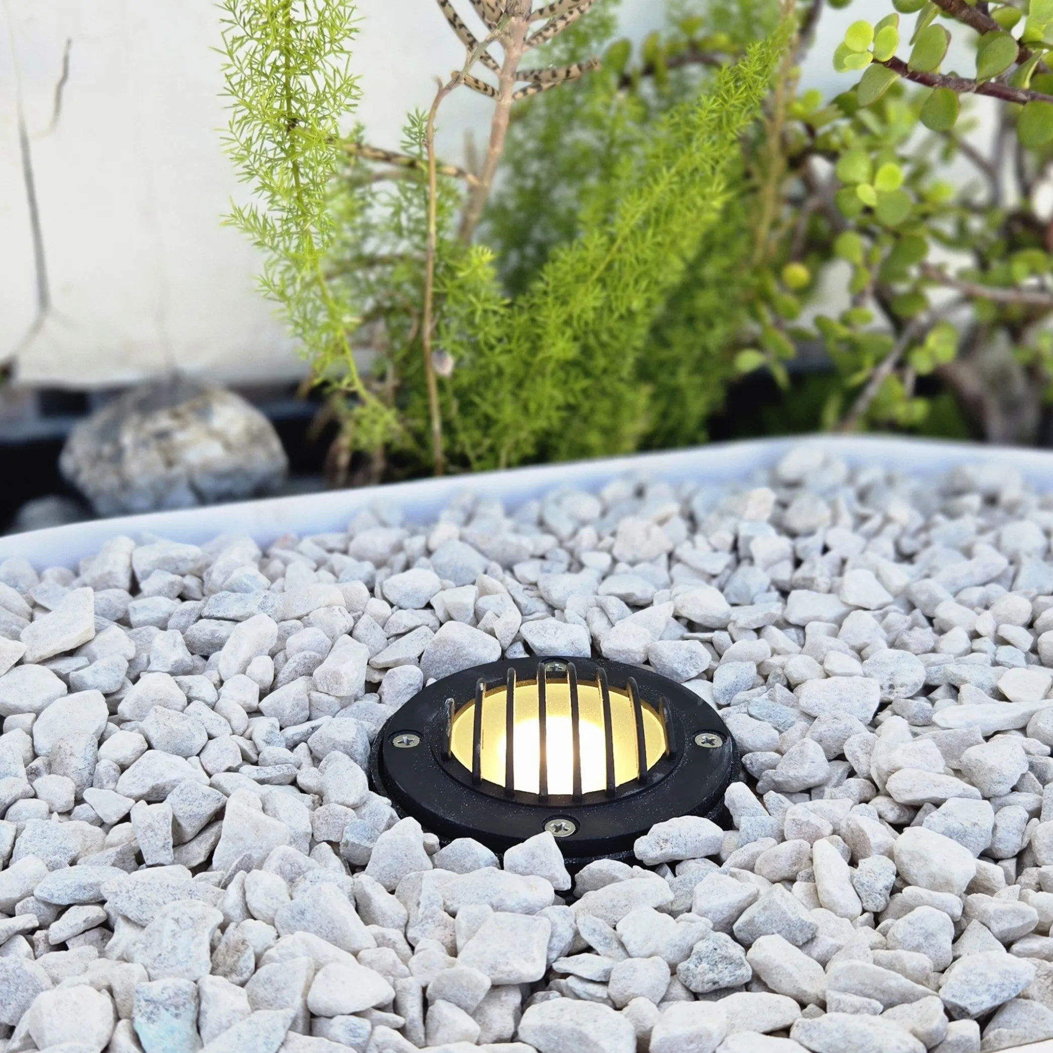 Noir La Terrace Black Cast Brass In-ground Well Light